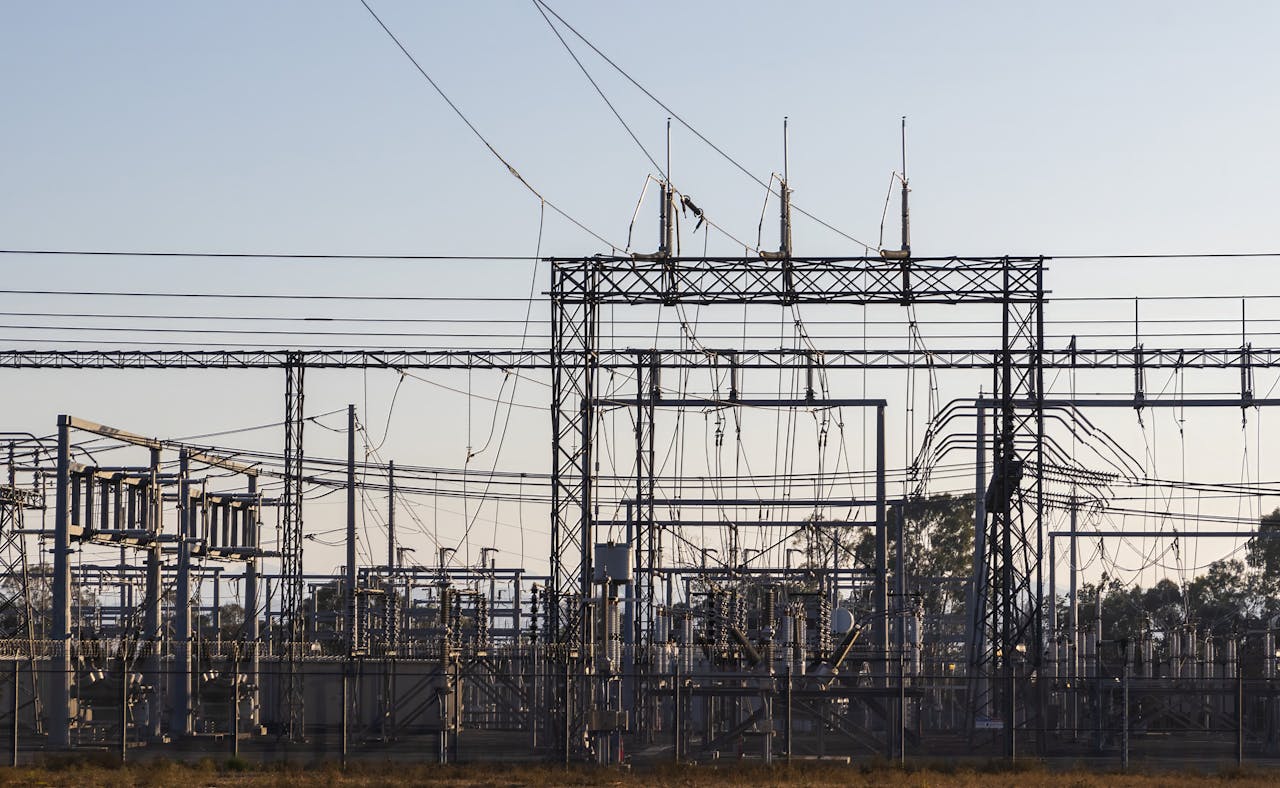 Power distribution substation